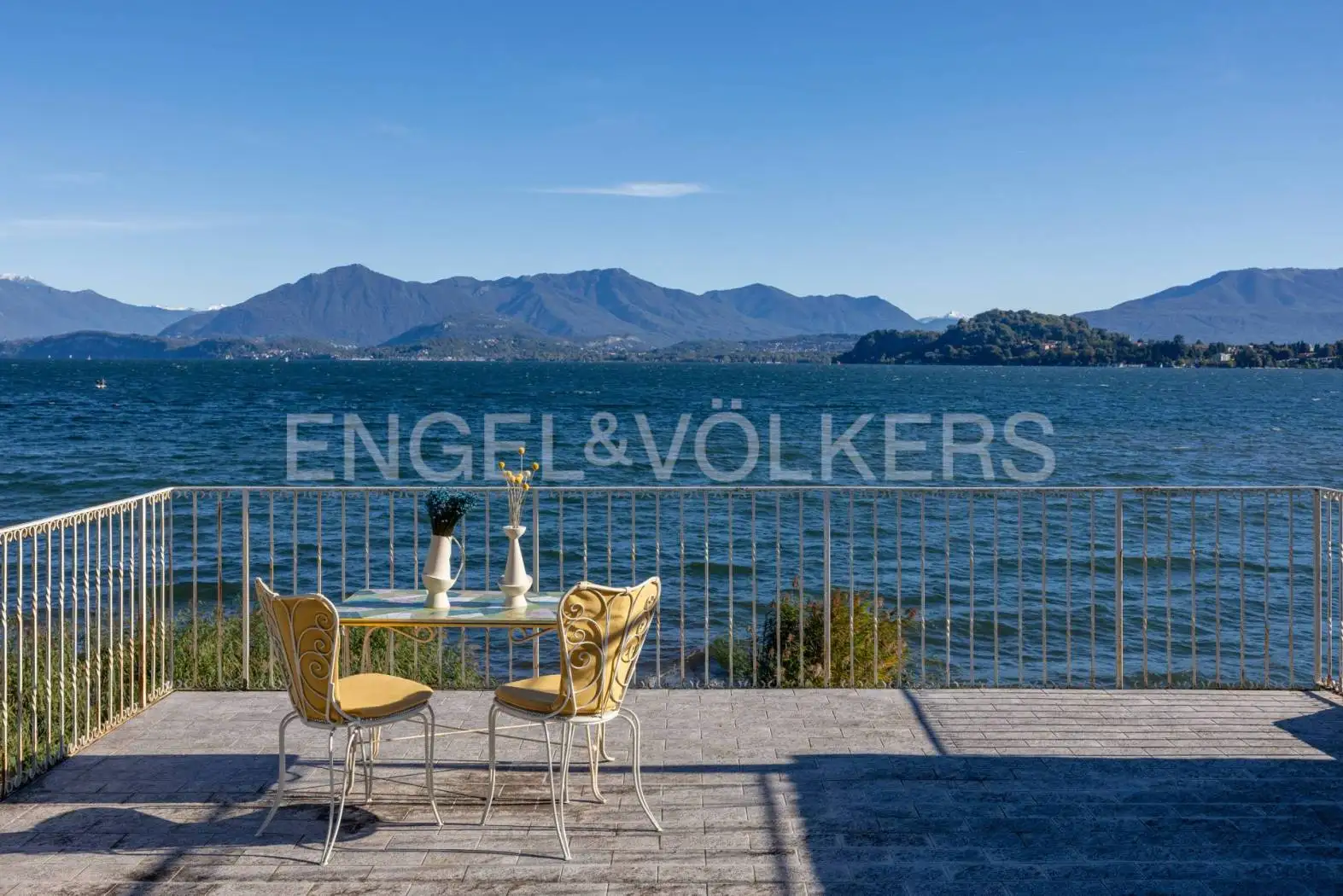 Villa in vendita a Ranco