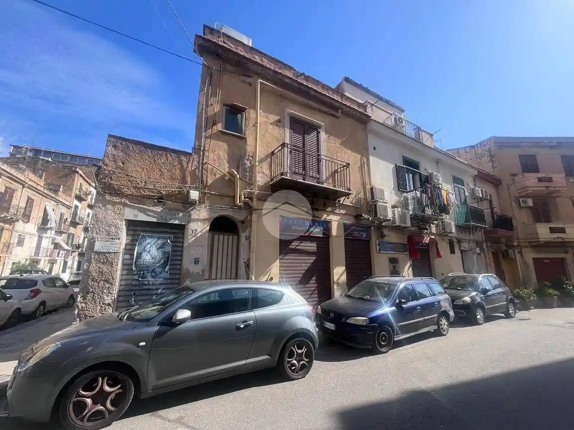 Palazzo - Edificio in vendita a Palermo