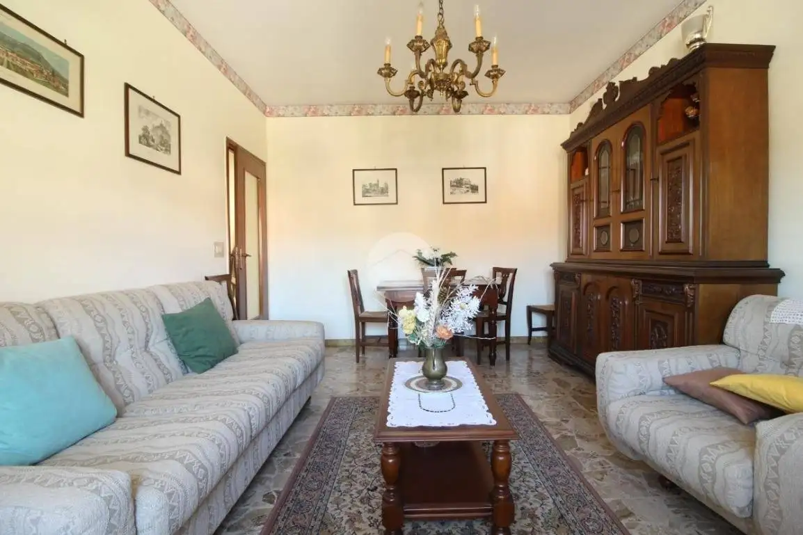 Casa indipendente in vendita a Santa Vittoria d'Alba