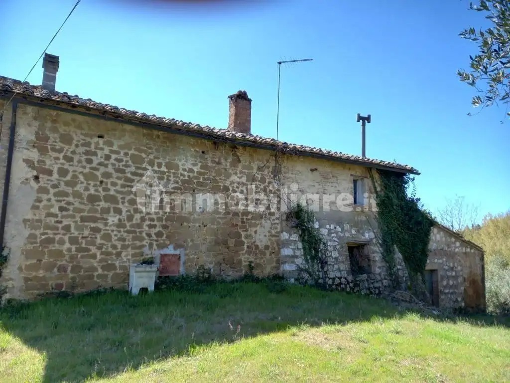 Rustico - Casale in vendita a Siena