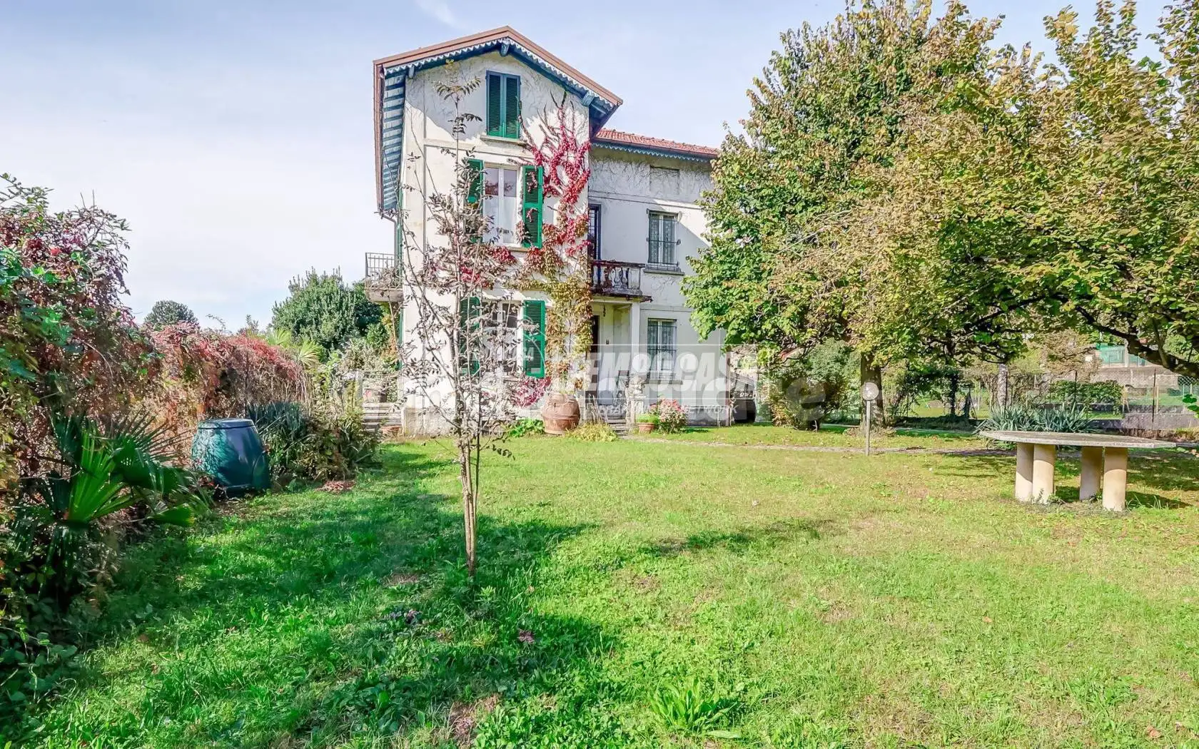 Villa in vendita a Marchirolo