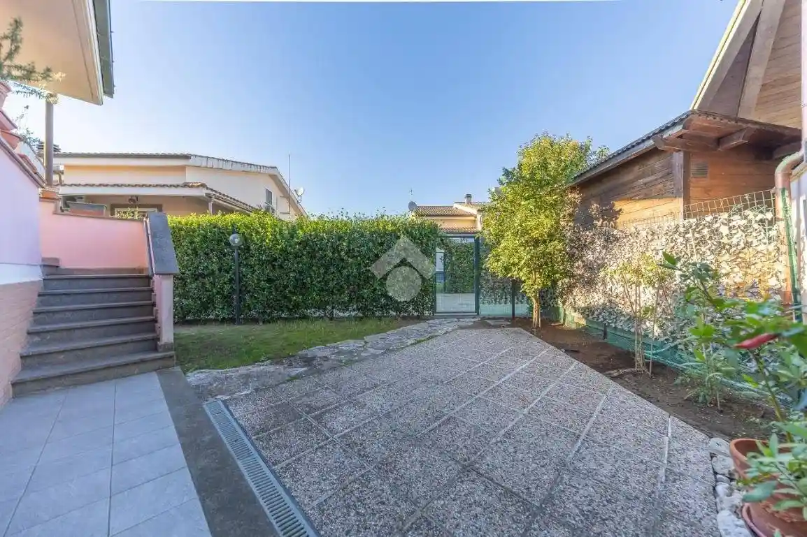 Villa bifamiliare viale di Castel Porziano 309, Infernetto, Roma - foto 2