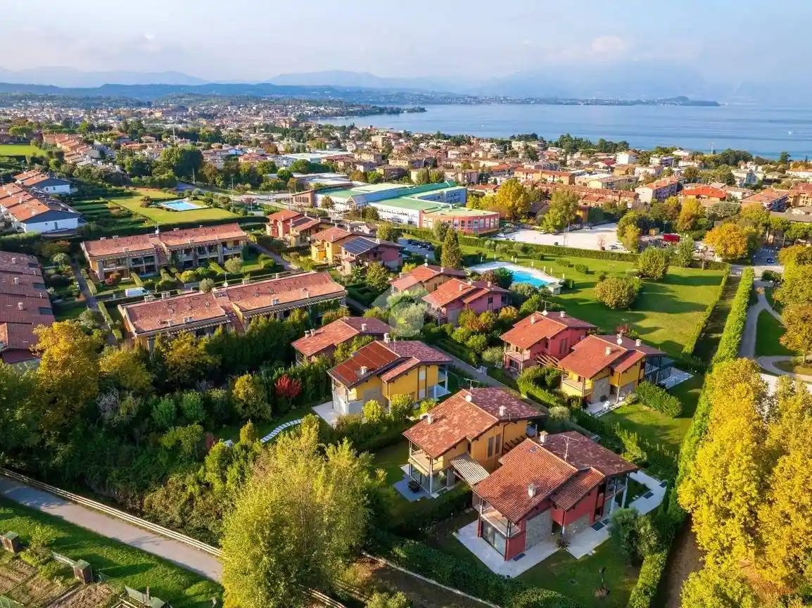 Villa in vendita a Desenzano del Garda