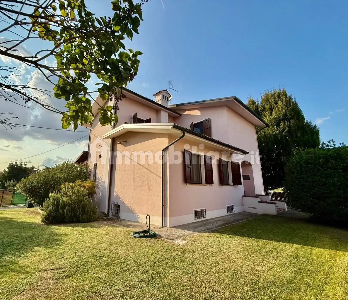 Villa in vendita a Bondeno