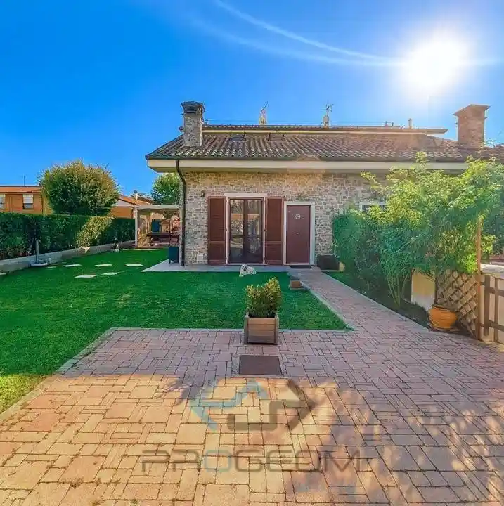 Villa in vendita a Fauglia