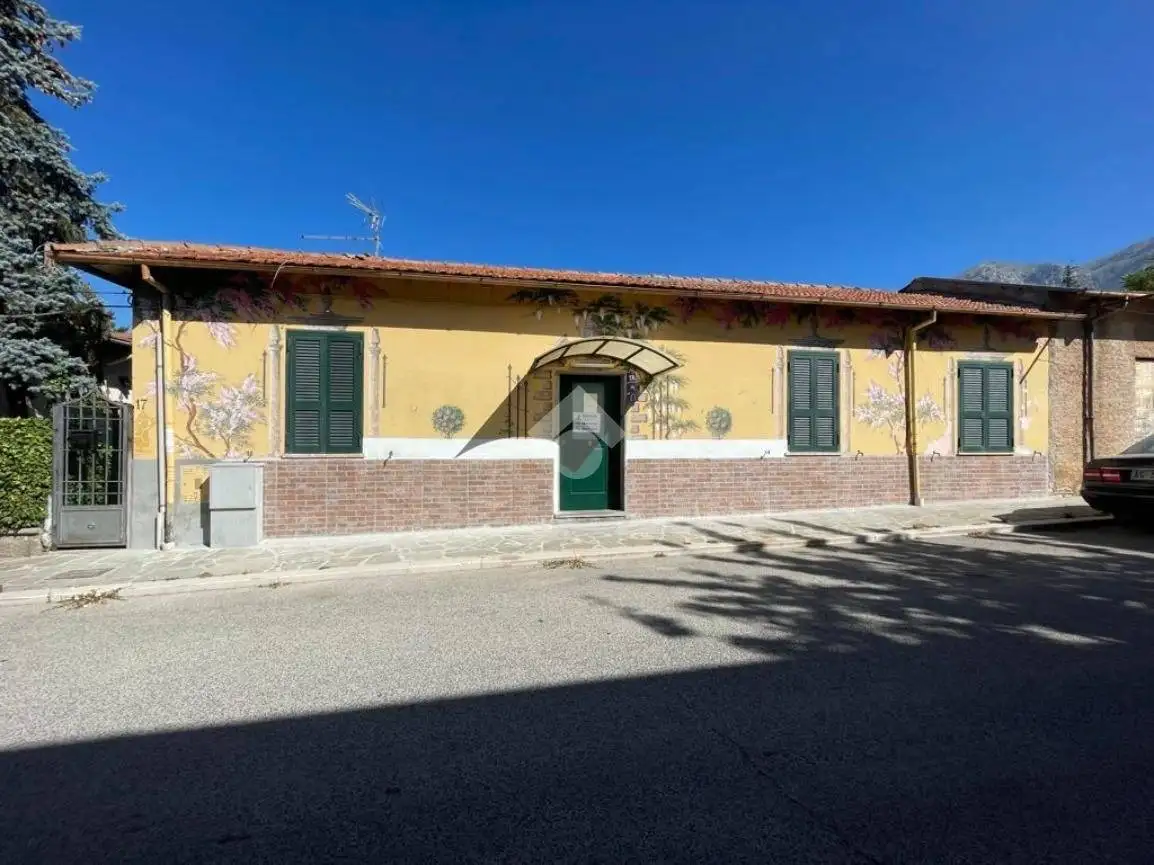 Casa indipendente in vendita a Magliano de' Marsi