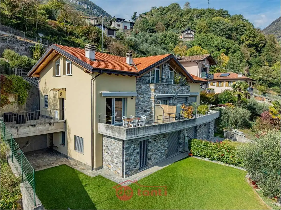 Appartamento in vendita a Domaso