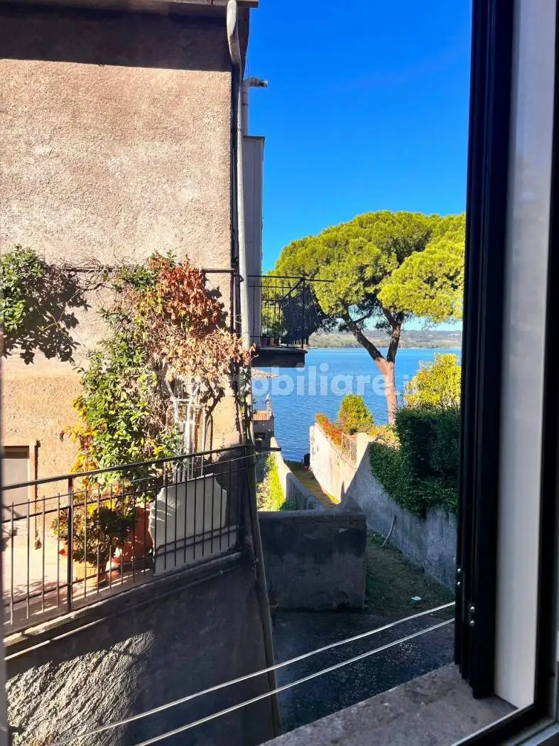 Bilocale via del Laghetto 9, Capodimonte - foto 2