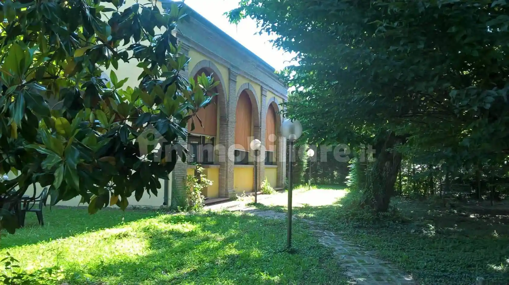 Palazzo - Edificio in vendita a Ostiglia