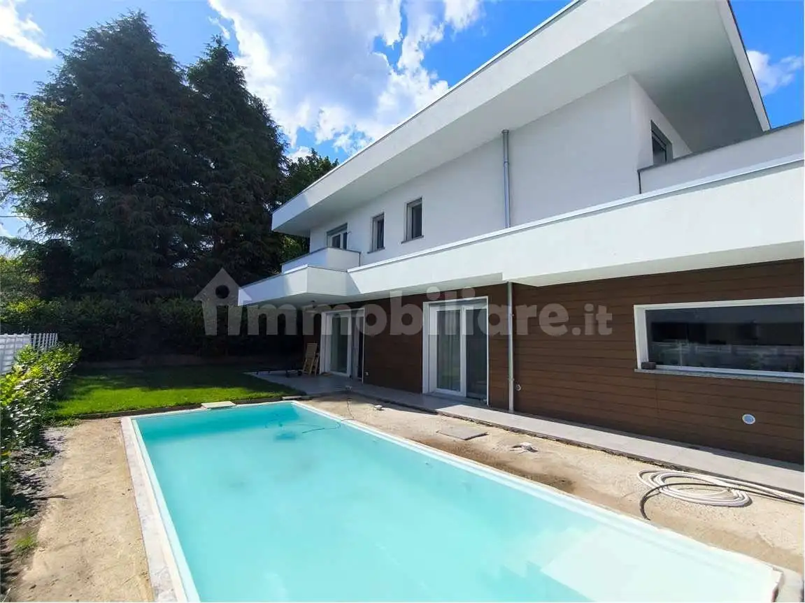 Villa in vendita a Fenegrò