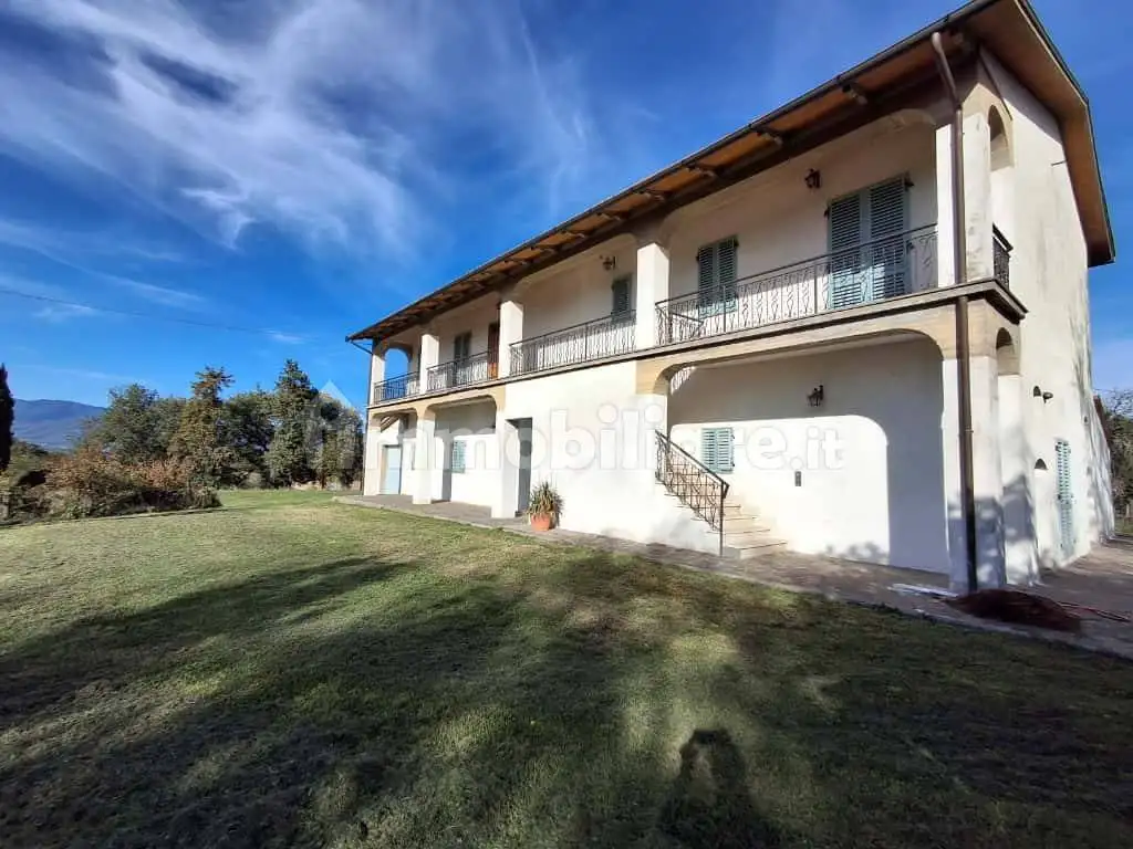 Villa in vendita a Arezzo