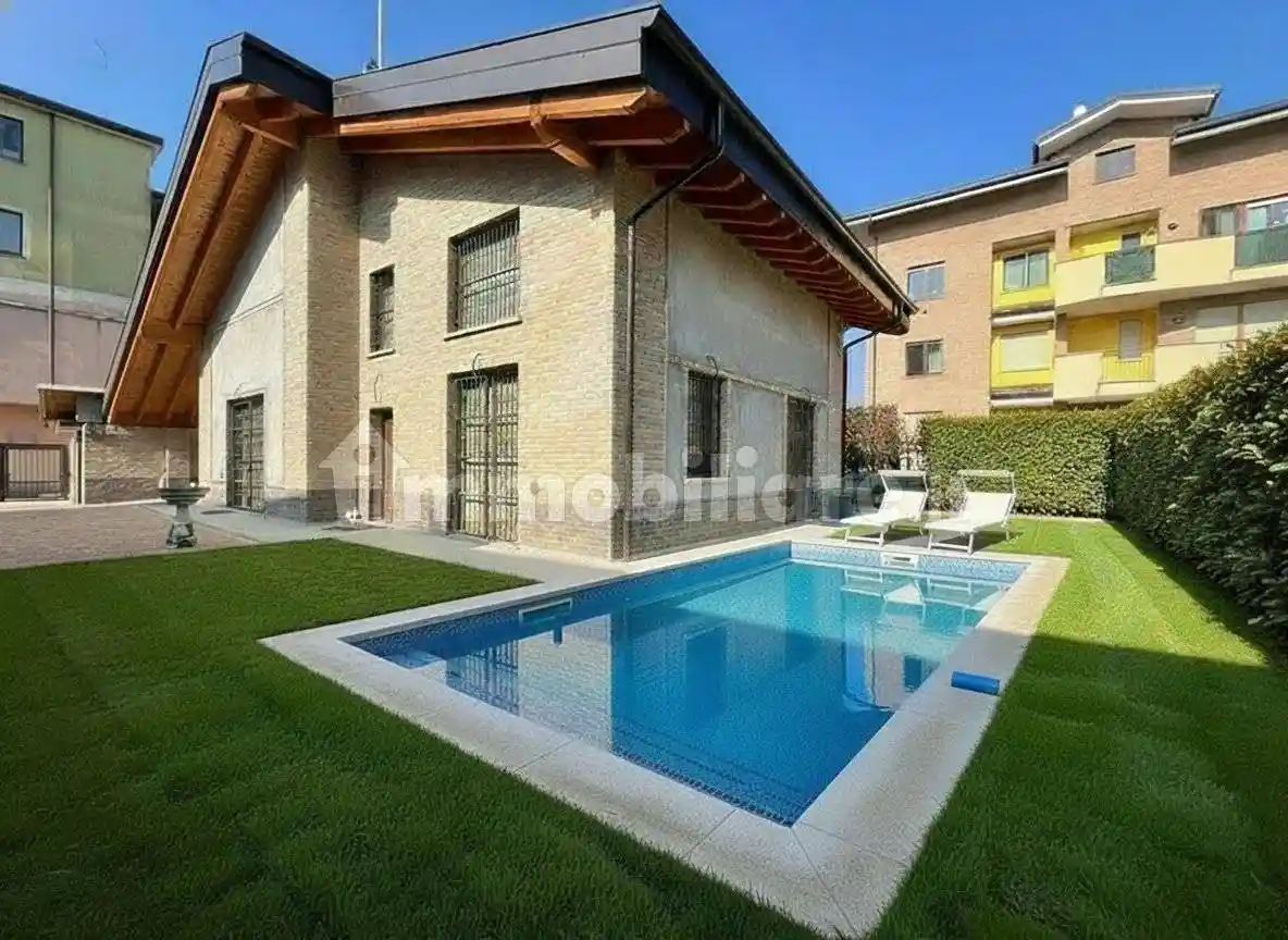Villa in vendita a Mozzate