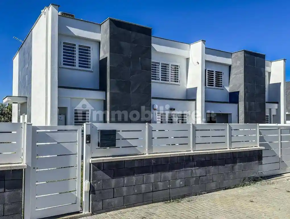 Villa bifamiliare via di Macchia Palocco, Casal Palocco, Roma - foto 2