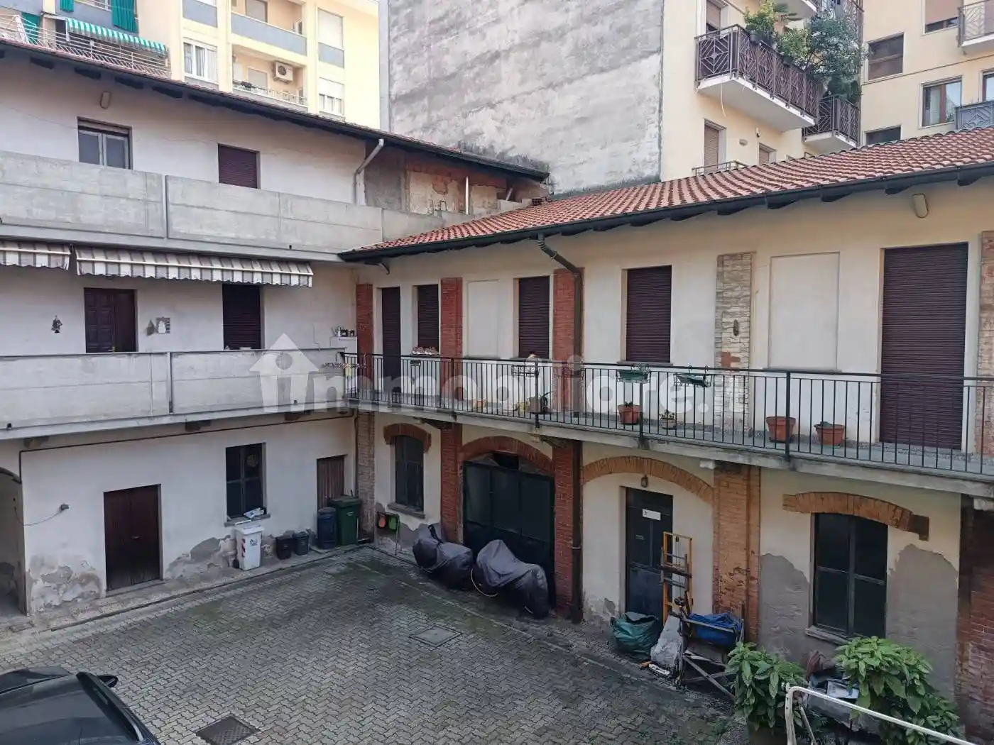 Palazzo - Edificio in vendita a Busto Arsizio