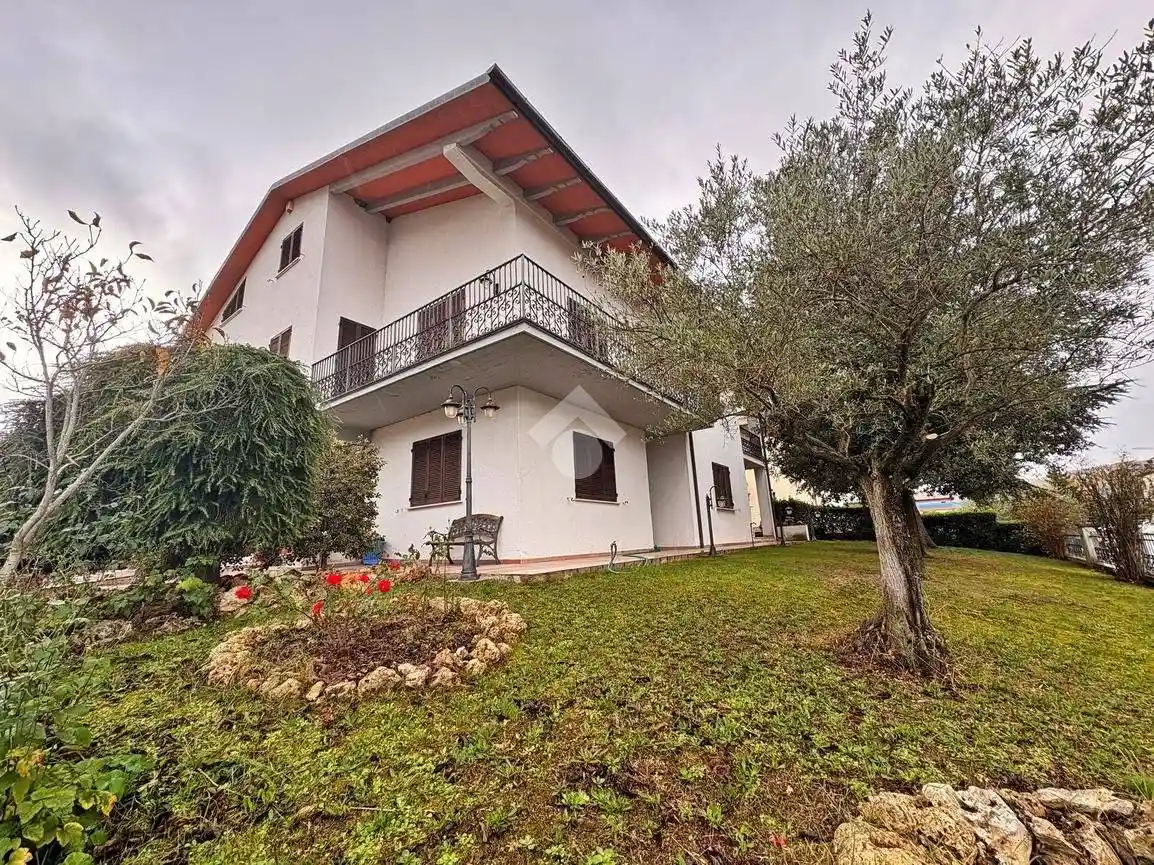 Villa in vendita a Gualdo Tadino