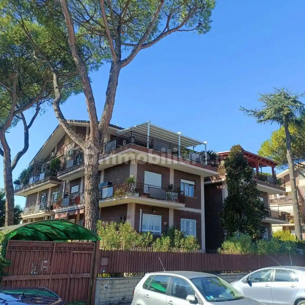 Trilocale via Gravina di Puglia, Torre Gaia, Roma - foto 2