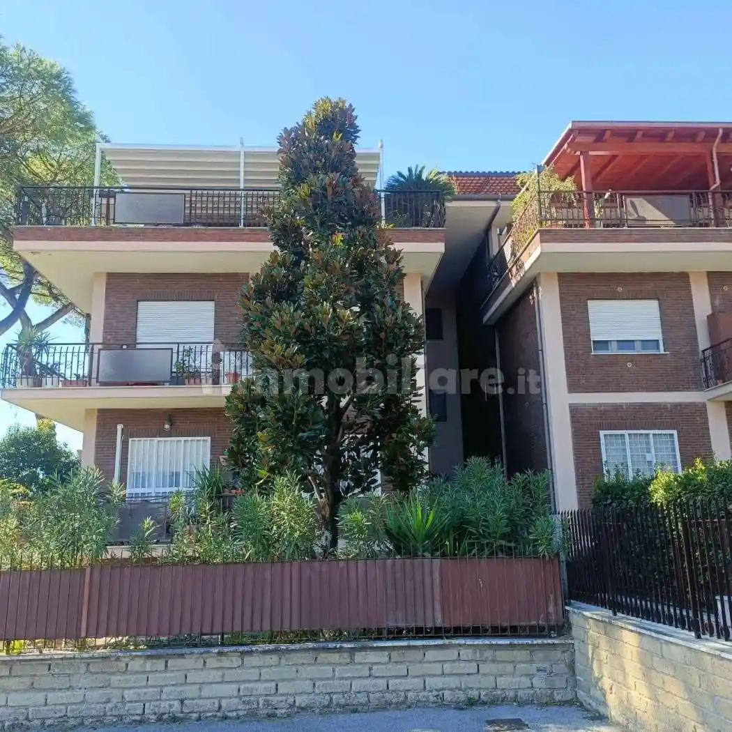 Trilocale via Gravina di Puglia, Torre Gaia, Roma - foto 3