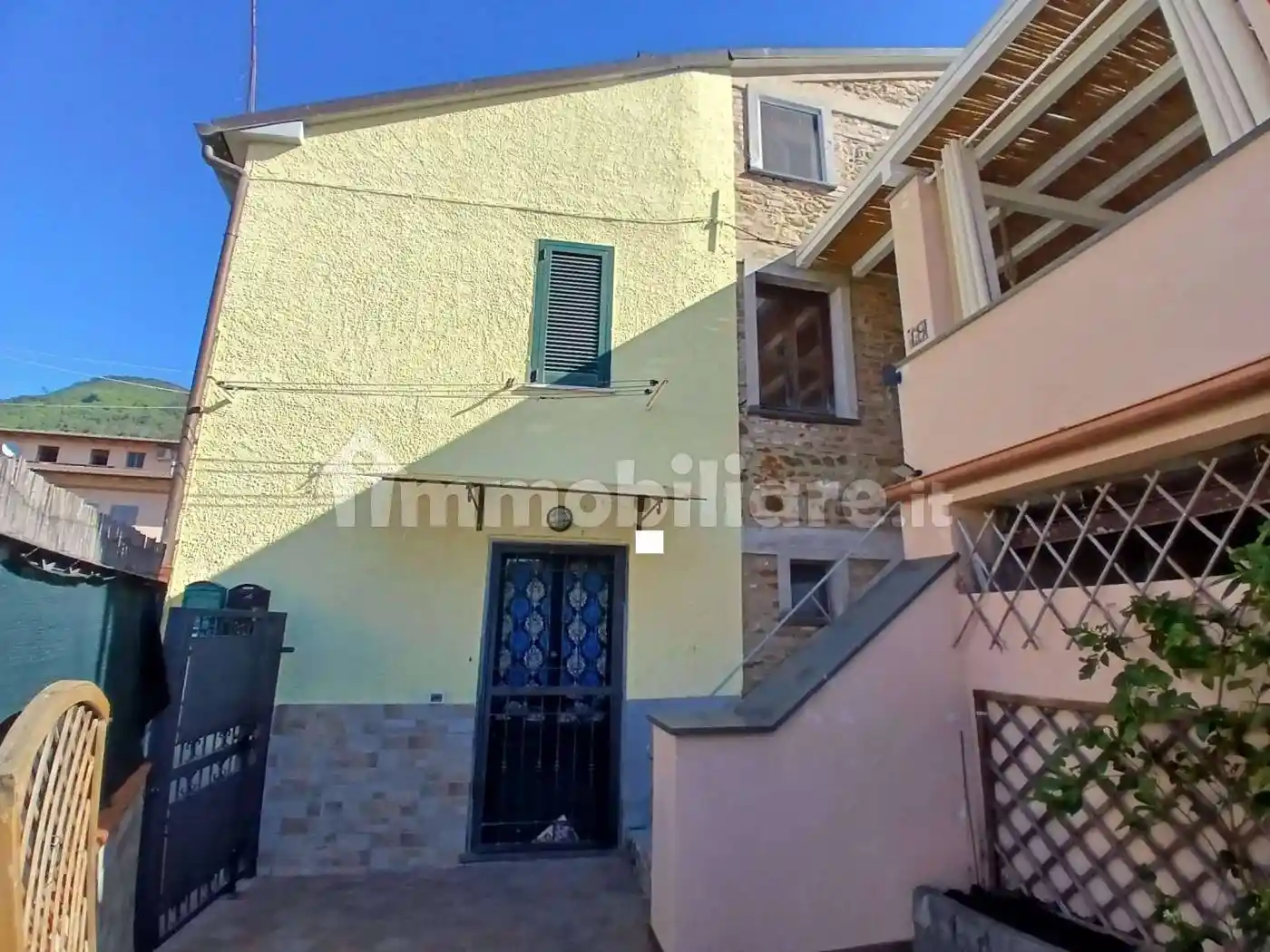 Casa indipendente in vendita a Massa