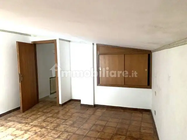 Casa indipendente in vendita a Magliano de' Marsi