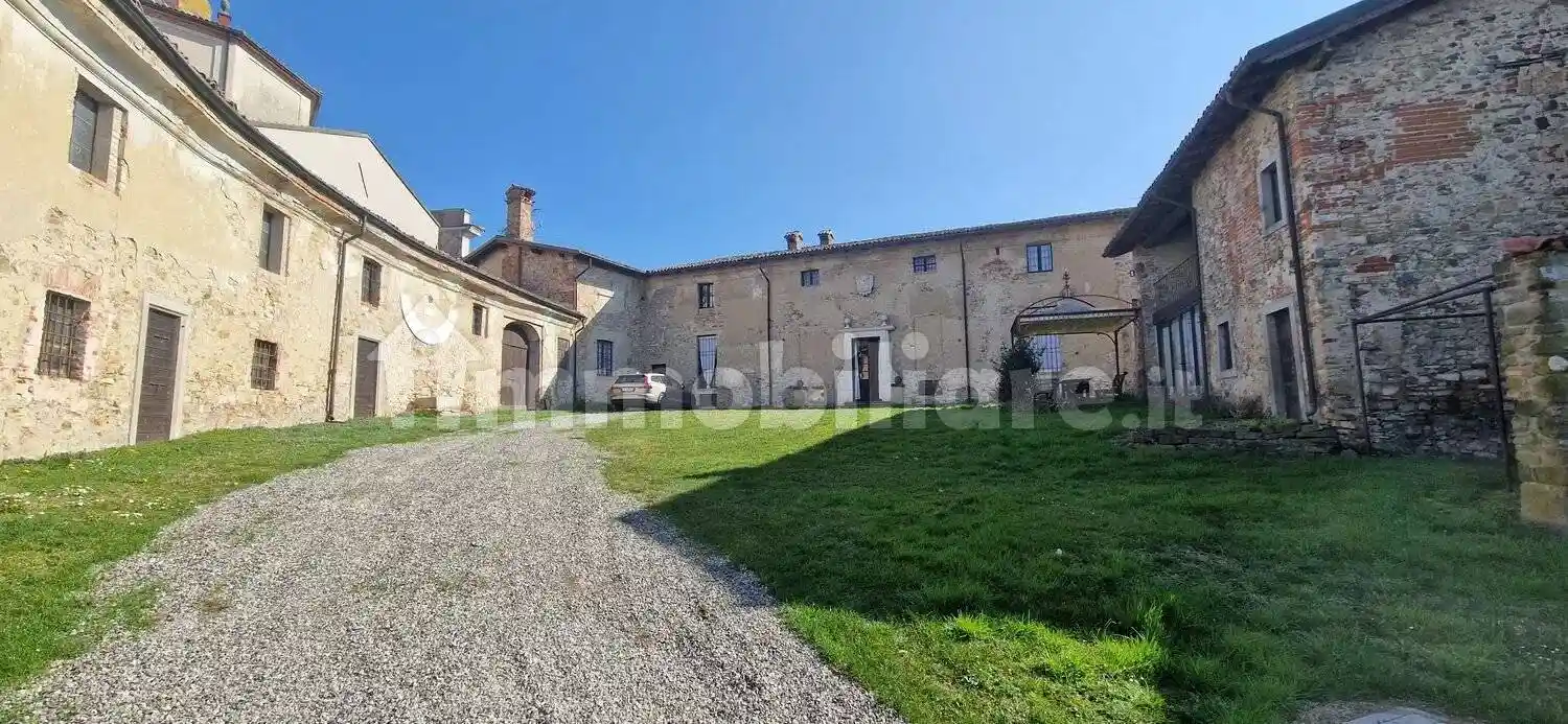 Palazzo - Edificio in vendita a Ziano Piacentino