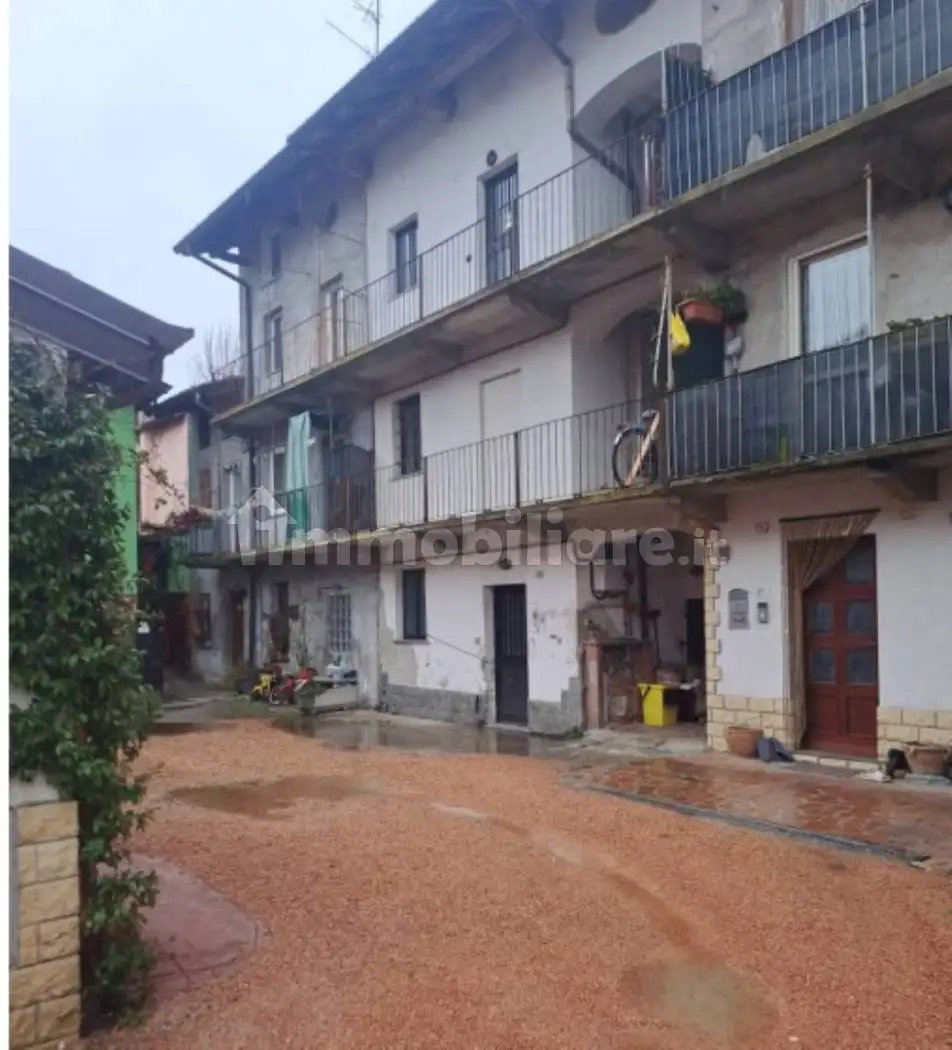 Appartamento all'asta via Ippolito Volpi, Besano - foto 3