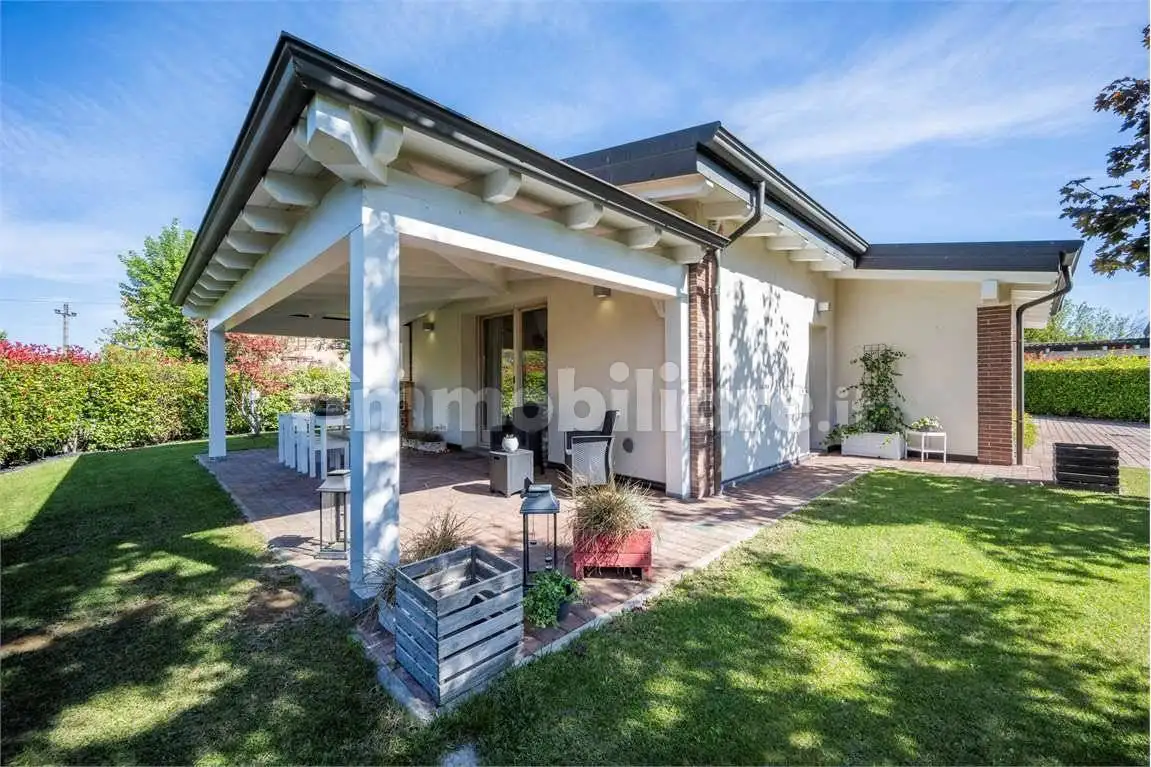Villa in vendita a Reggio Emilia