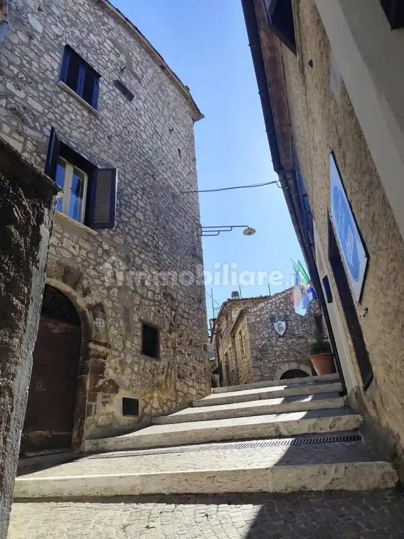 Bilocale via vittorio emanuele 25, Centro, Vico nel Lazio - foto 2