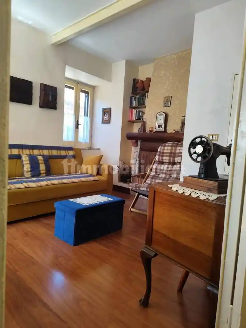 Bilocale via vittorio emanuele 25, Centro, Vico nel Lazio - foto 4