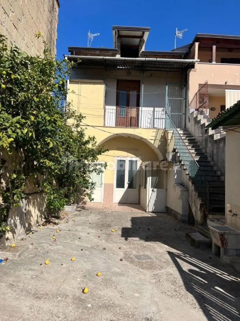 Palazzo - Edificio in vendita a Lusciano