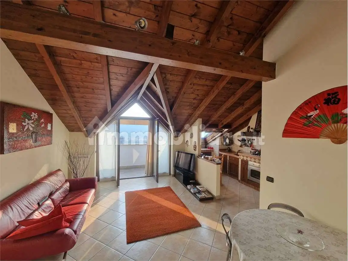 Appartamento in vendita a Mercallo