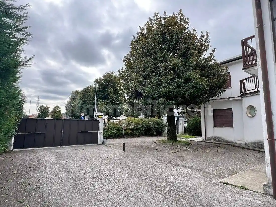 Palazzo - Edificio in vendita a Malo