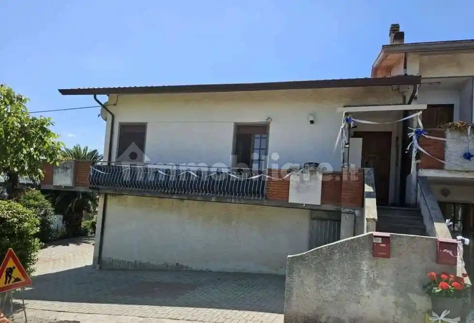 Villa in vendita a Montecalvo in Foglia