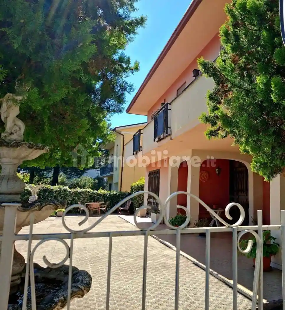 Villa in vendita a Foligno