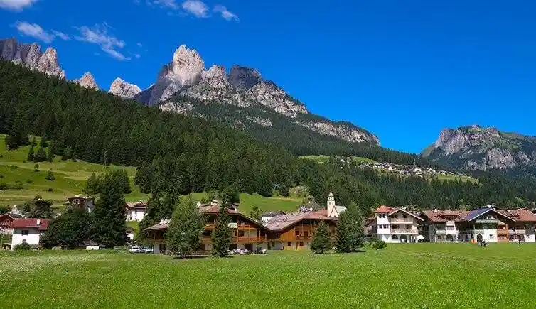 Palazzo - Edificio in vendita a San Giovanni di Fassa