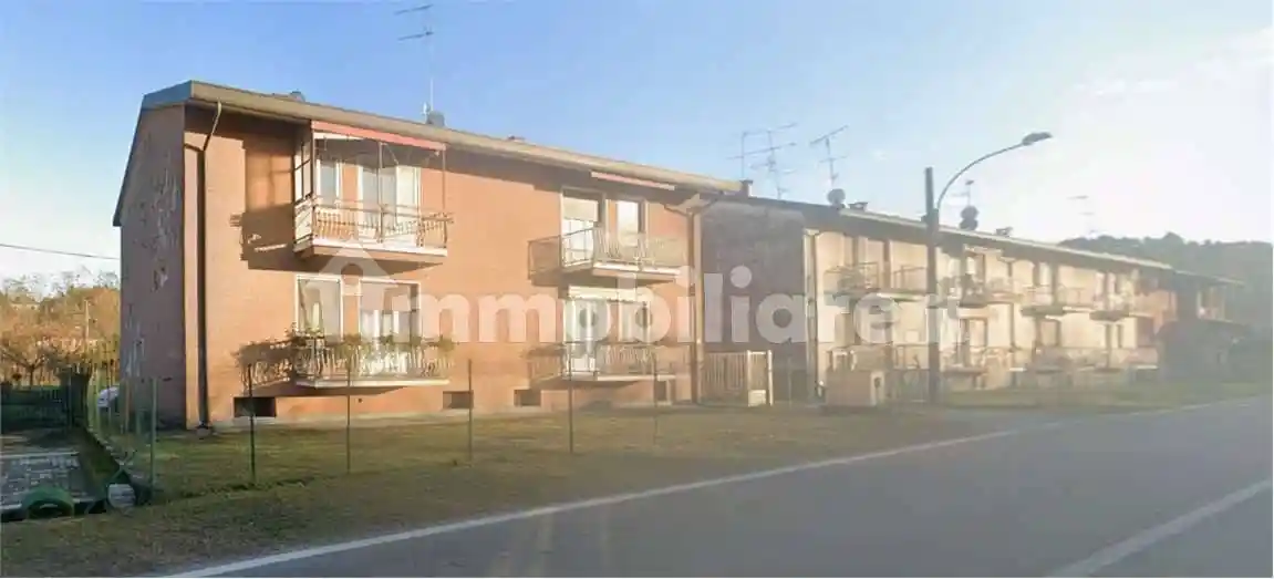 Appartamento in vendita a Angera