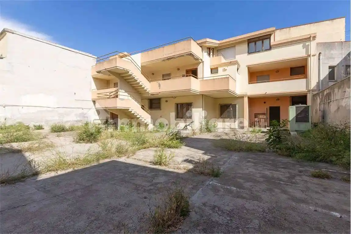 Palazzo - Edificio in vendita a Quartu Sant'Elena
