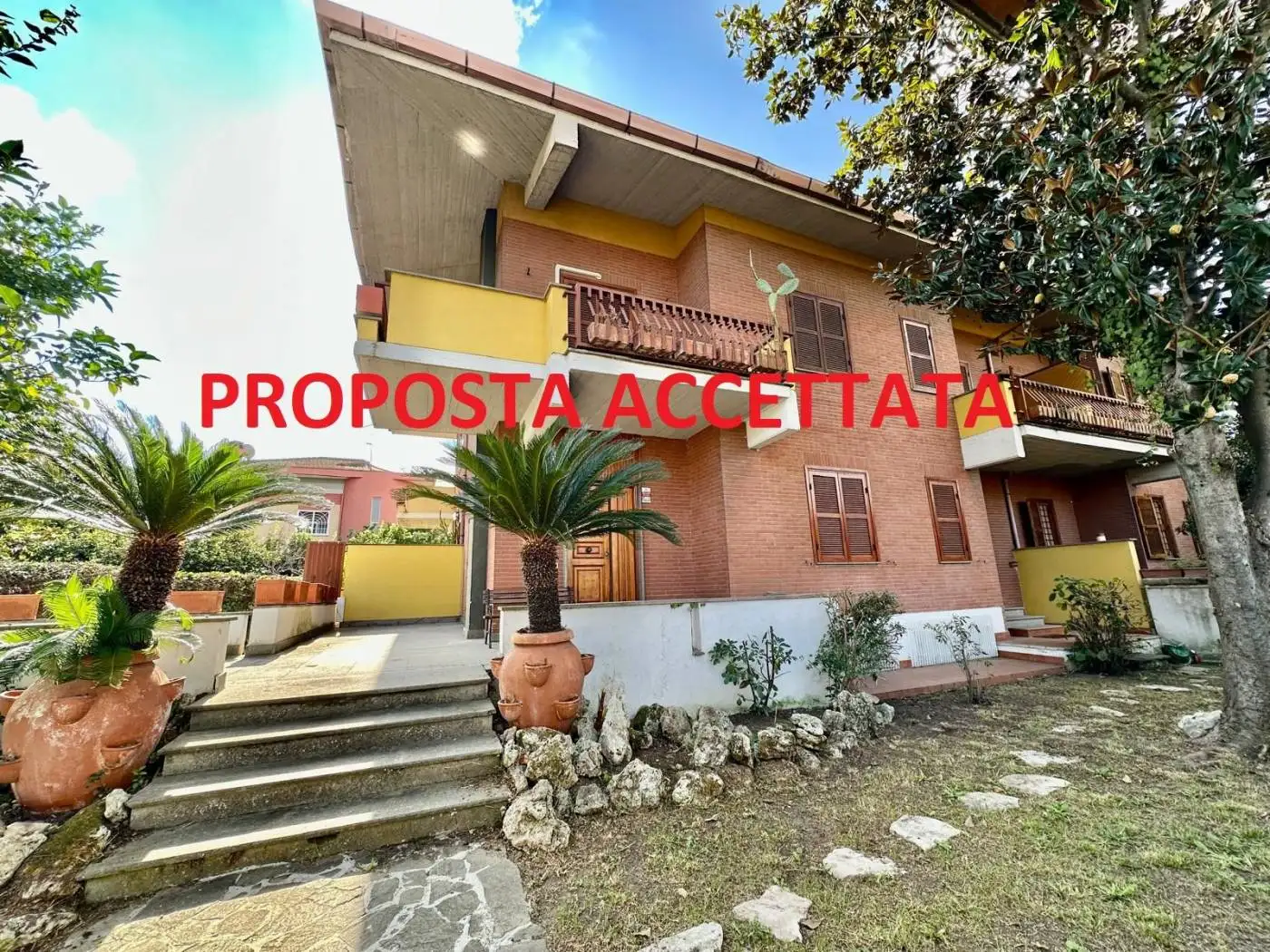 Villa plurifamiliare in vendita a Roma