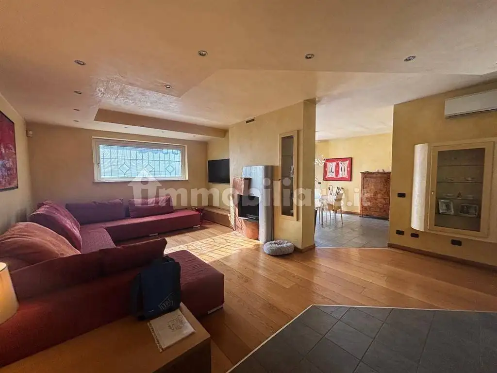 Villa in vendita a Villa d'Adda