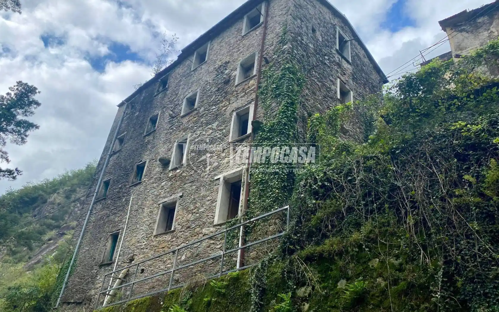 Casa indipendente in vendita a Massa
