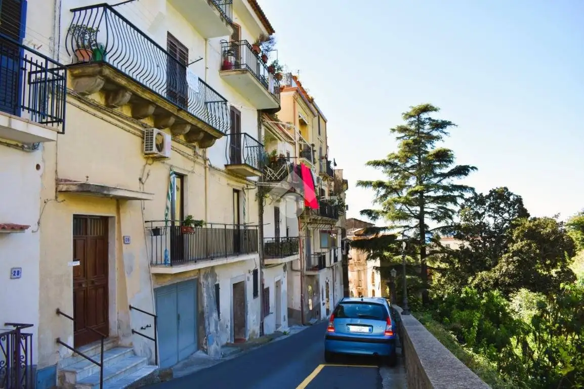 Appartamento in vendita a Paola