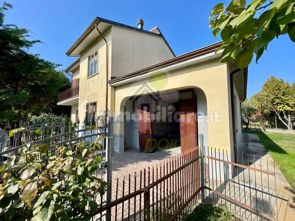 Villa in vendita a Castel San Giovanni