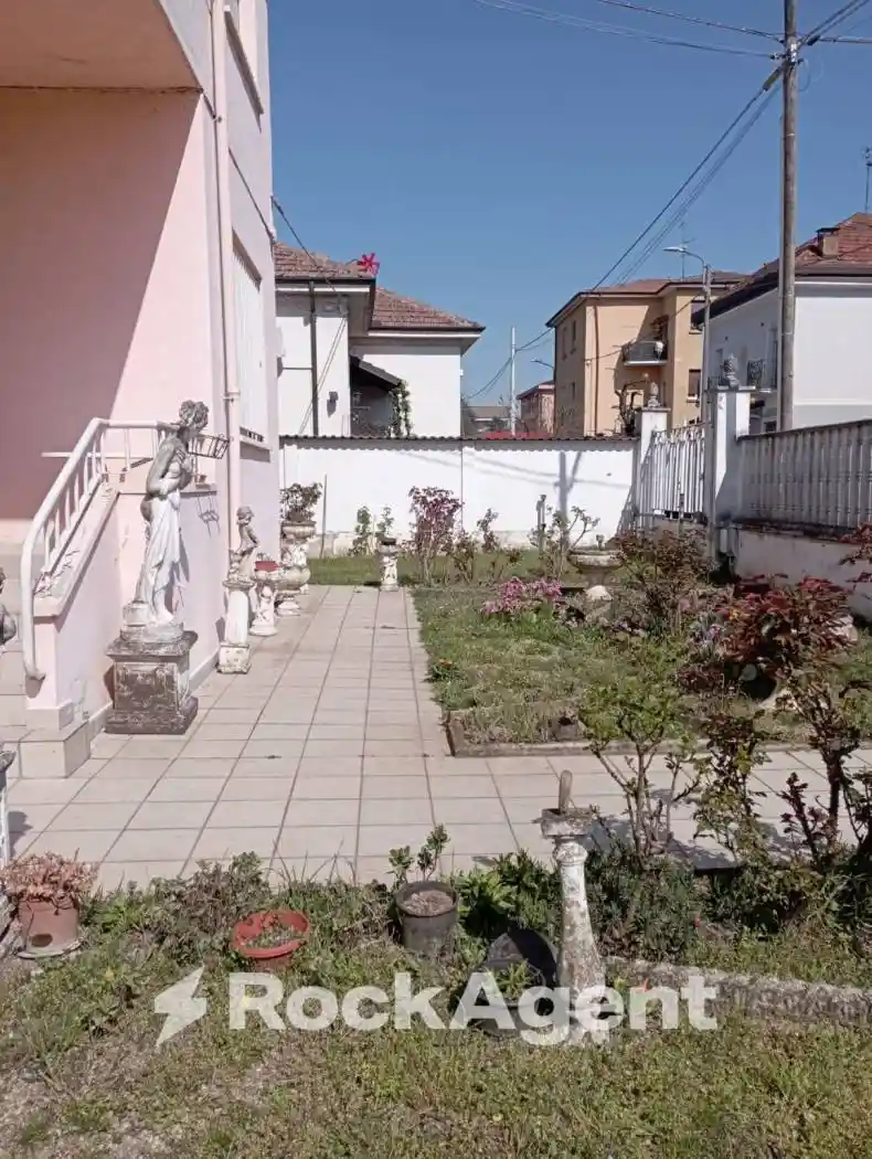 Villa unifamiliare via Vernavola, 9, Viale Cremona, Pavia - foto 4