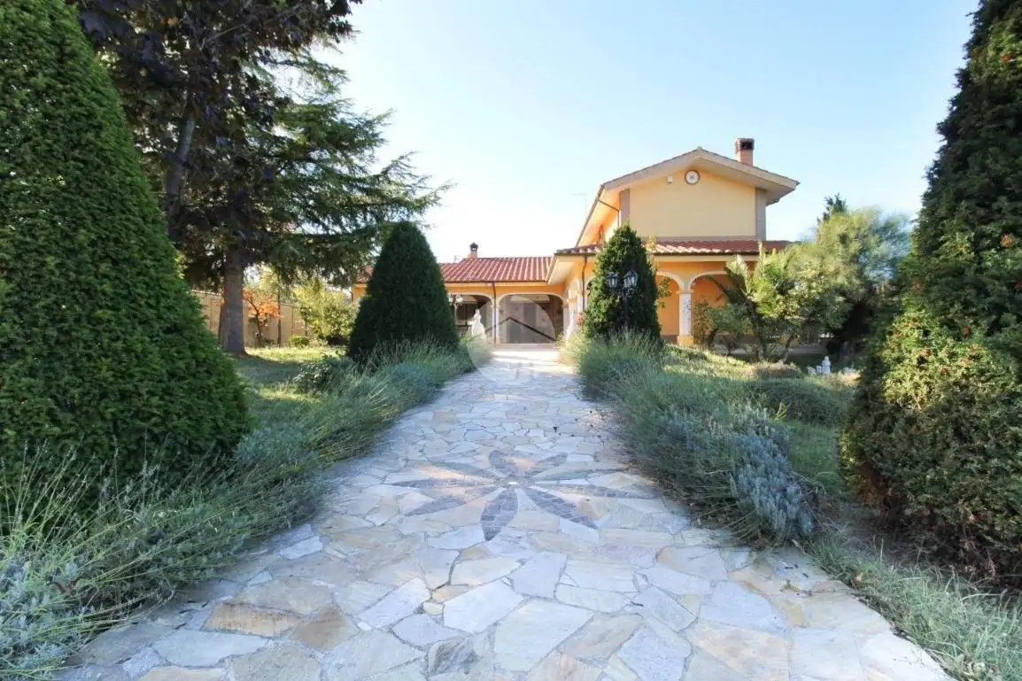 Villa in vendita a Pineto
