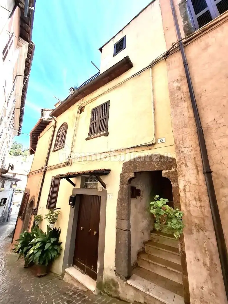 Appartamento in vendita a Canepina