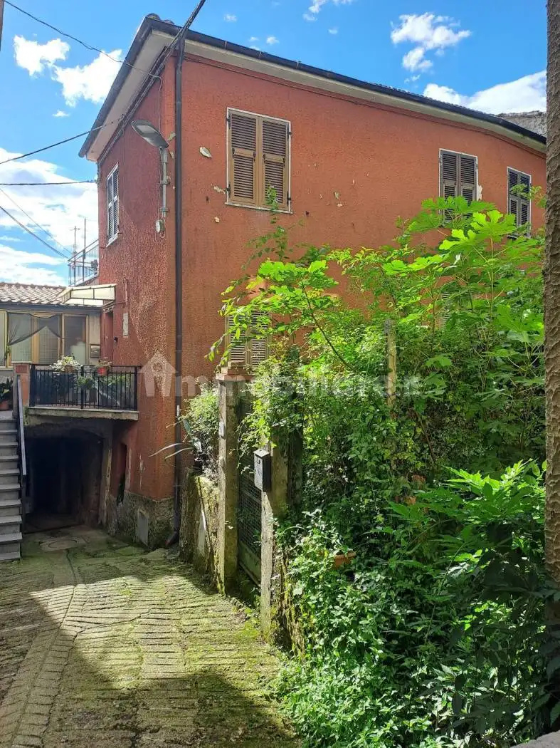Casa indipendente in vendita a Podenzana