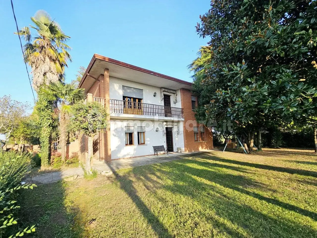 Casa indipendente in vendita a Villa Estense