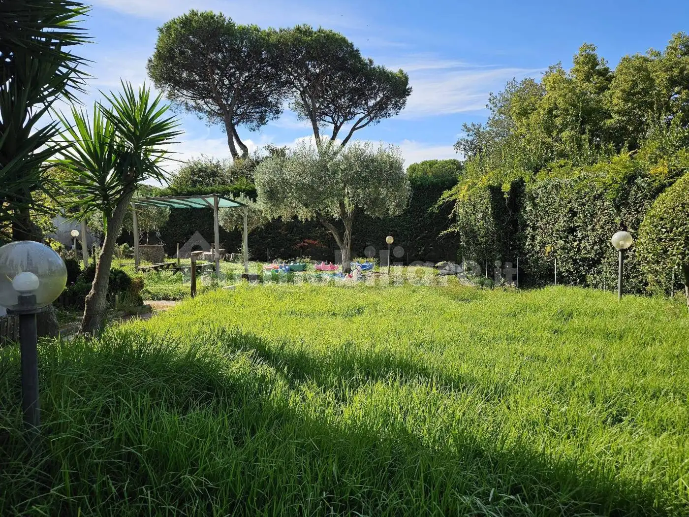 Villa bifamiliare in vendita a Roma