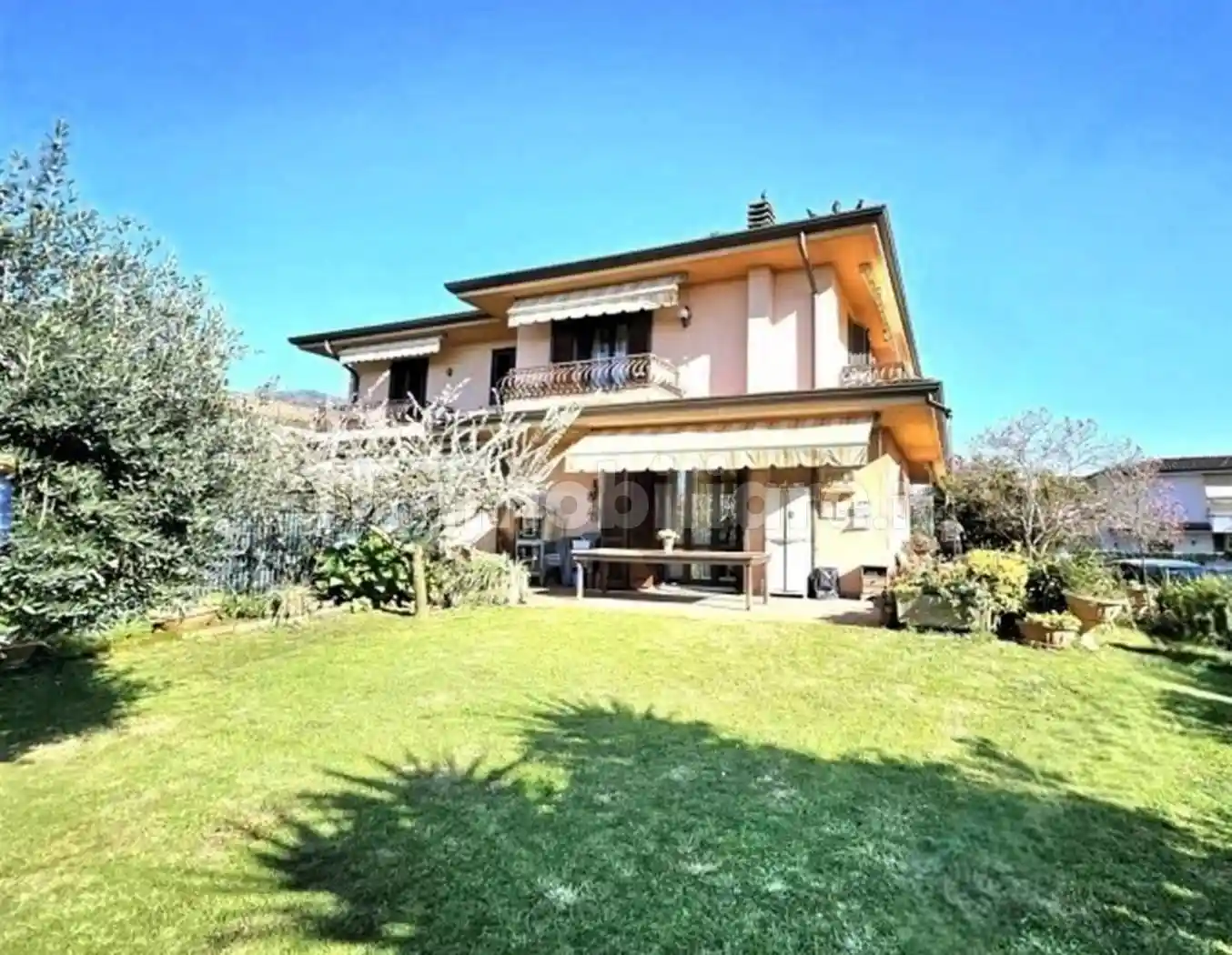 Villa in vendita a Massa