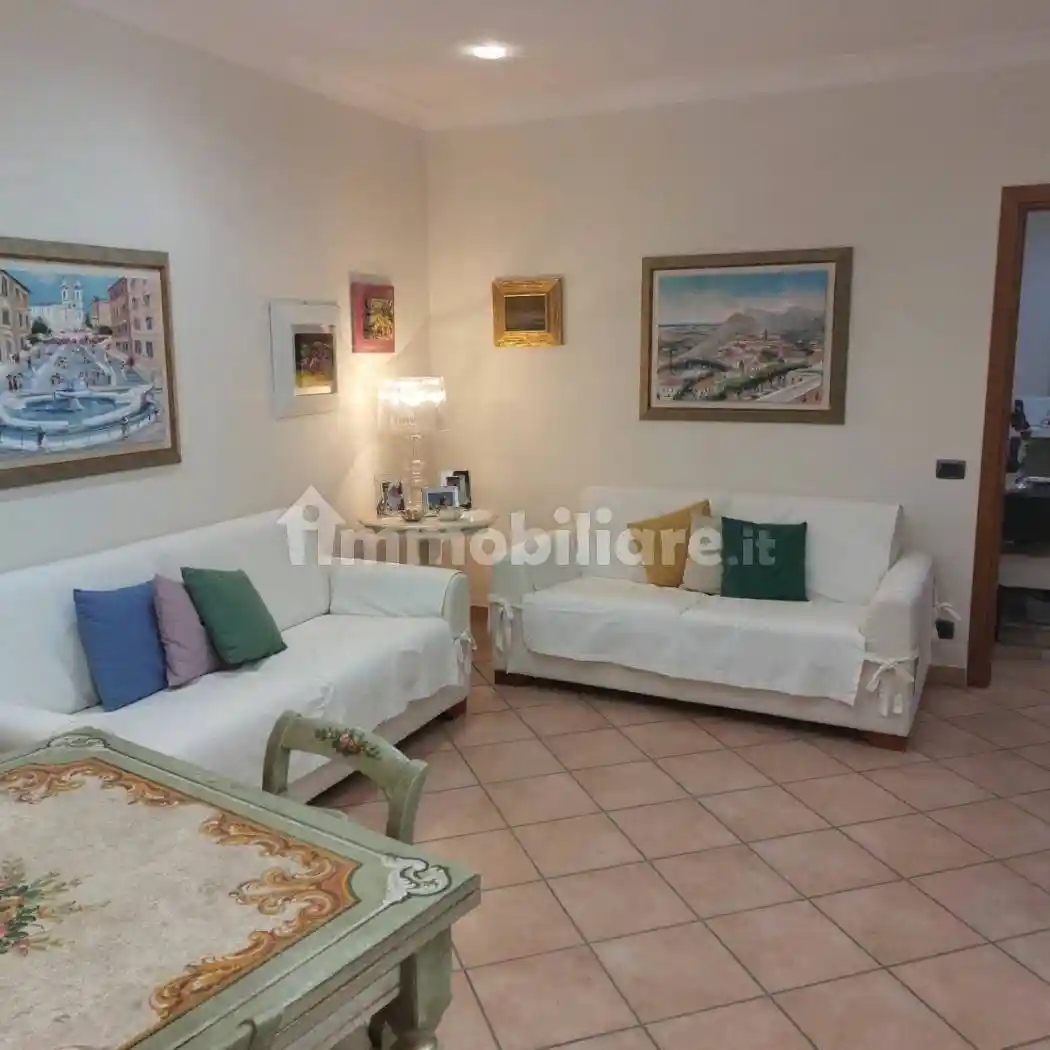 Trilocale via Gravina di Puglia, Torre Gaia, Roma - foto 2