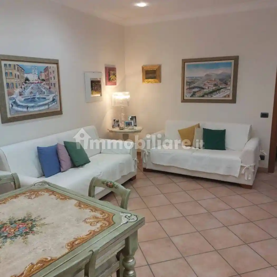 Trilocale via Gravina di Puglia, Torre Gaia, Roma - foto 3